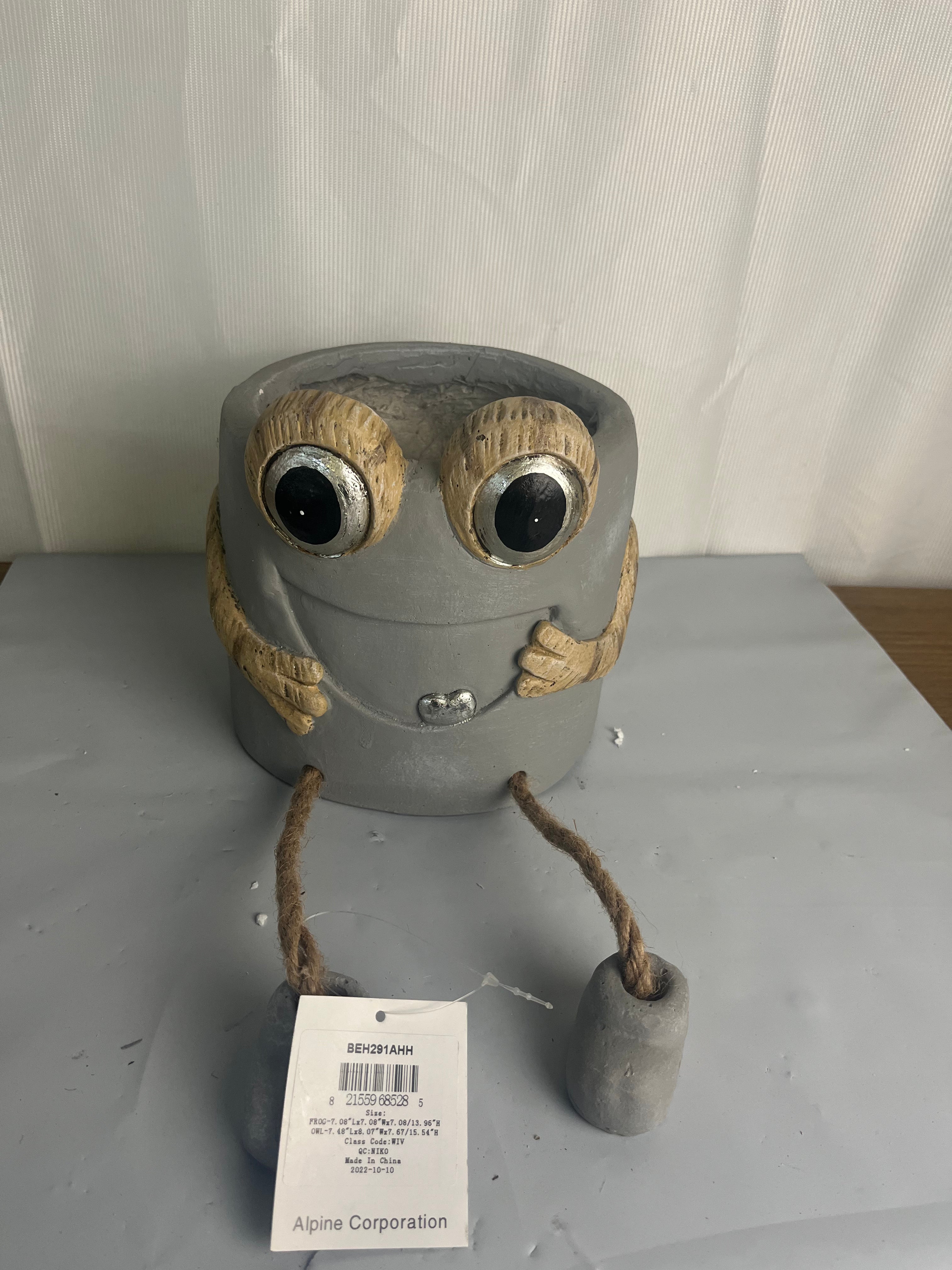 Ceramic Frog Planter Pot with Rope Legs and Drainage Hole